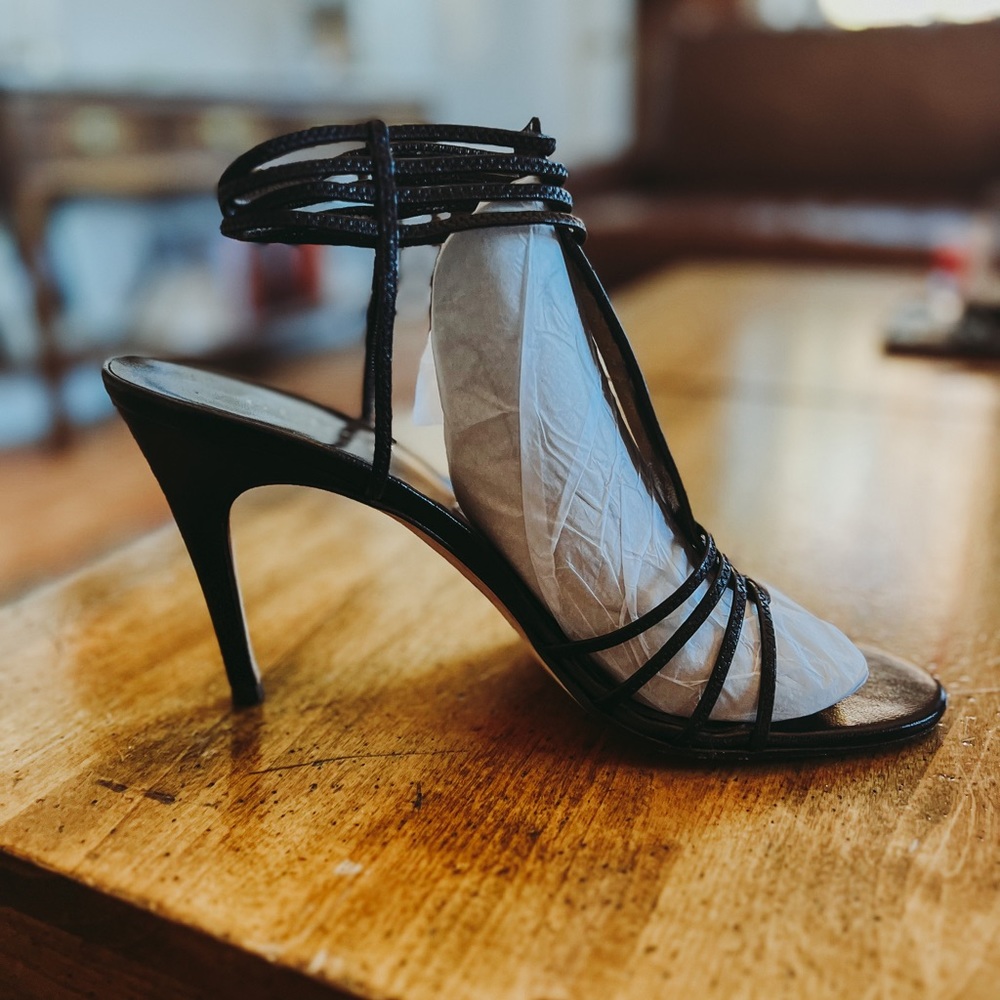 Vintage Gucci (Tom Ford)  Black Leather T-Strap Heels